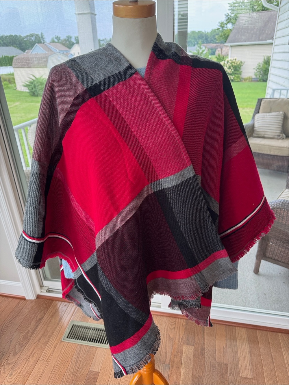 Tommy Hilfiger Tartan  Plaid Poncho Cape Blanket Shawl Fringe Red Gray OS